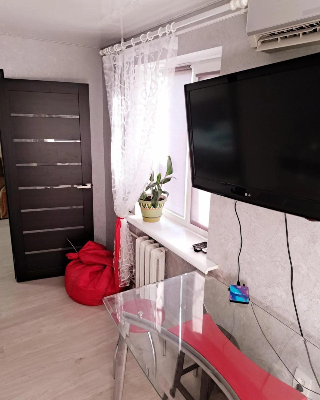 Студия 2 Комнаты В Центре Города Kryvyj Rih Esterno foto